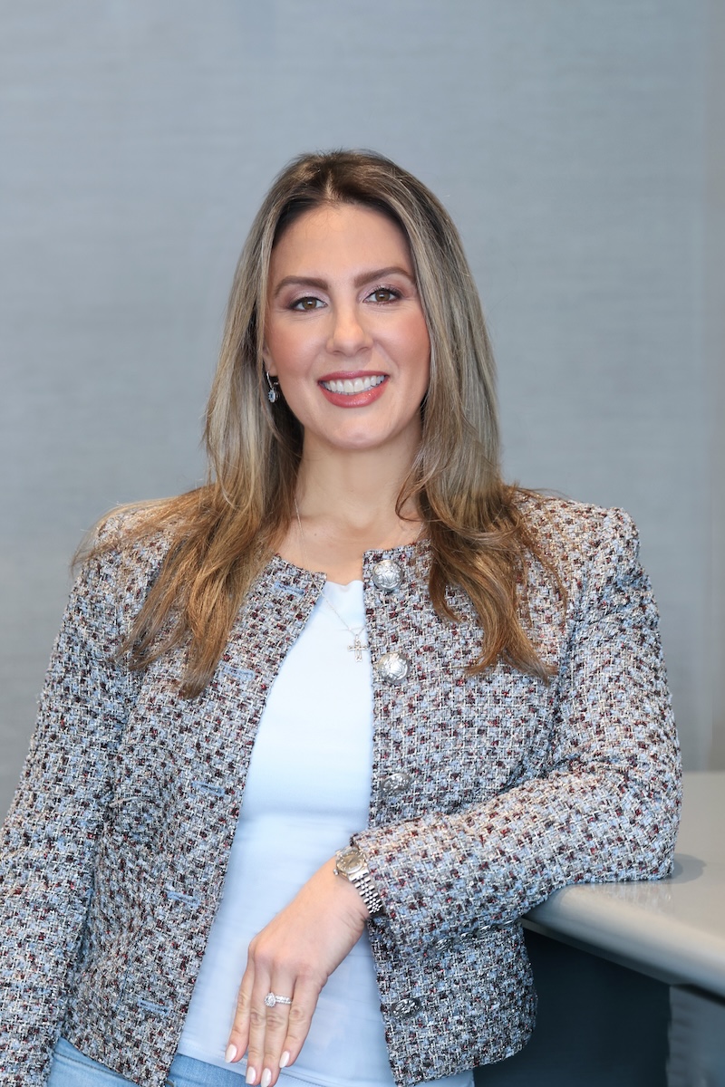 dr amanda merikas winnetka dental group portrait